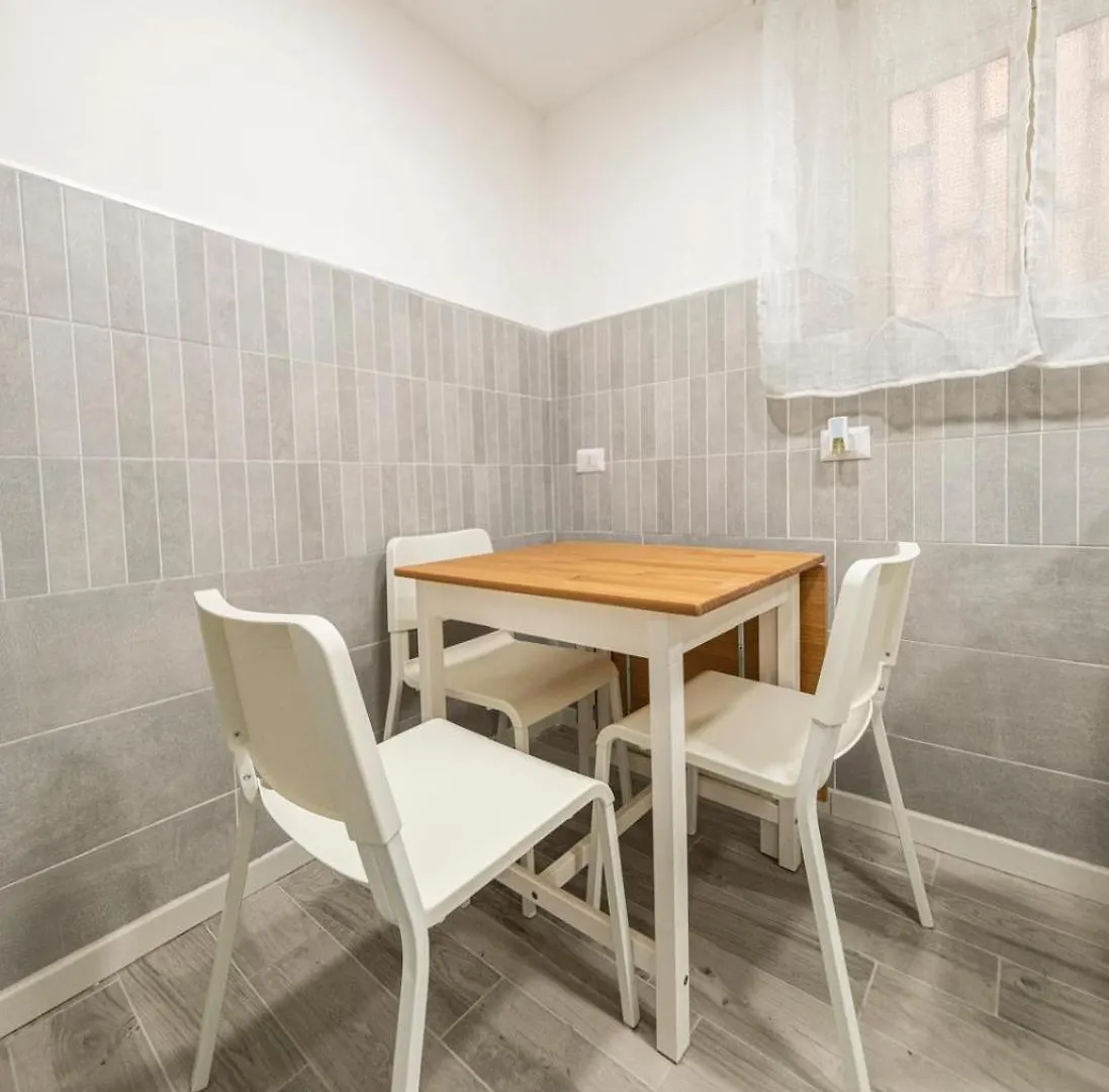 La Maison Di Leonie Naples Italy